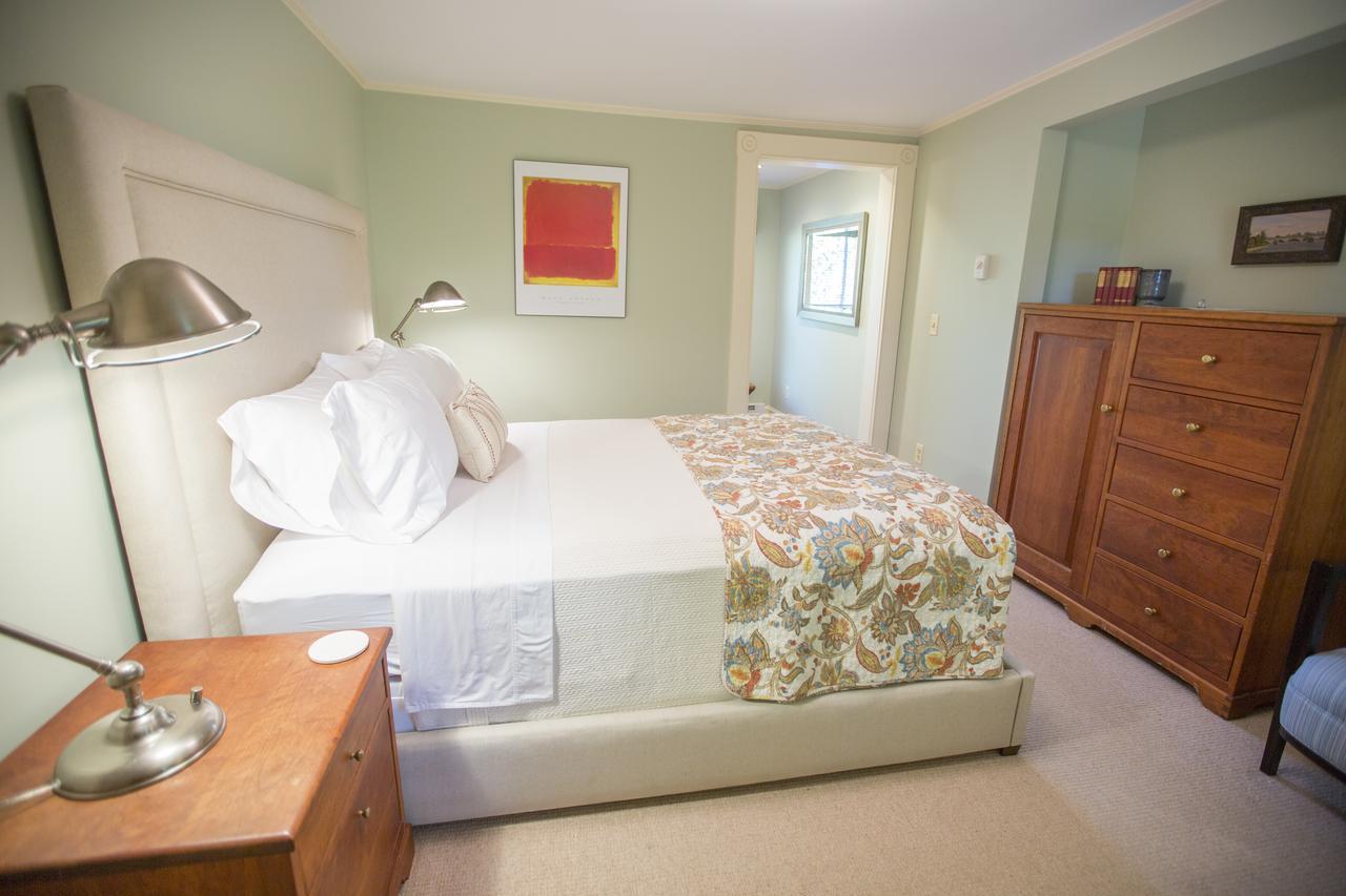 Queen Room with Mountain View